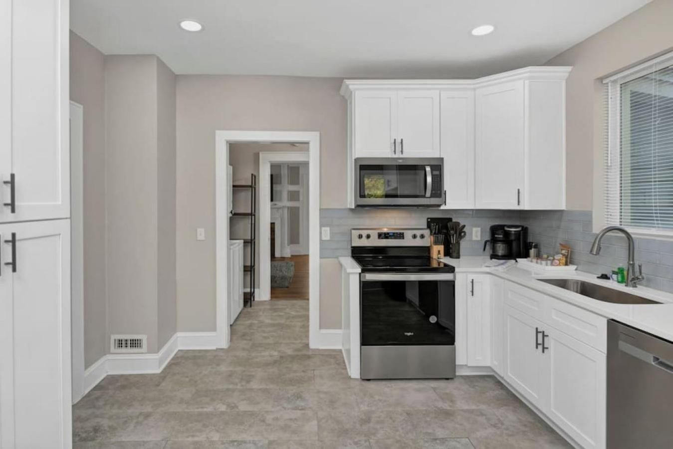 Spacious On Gervais - 4br Columbia