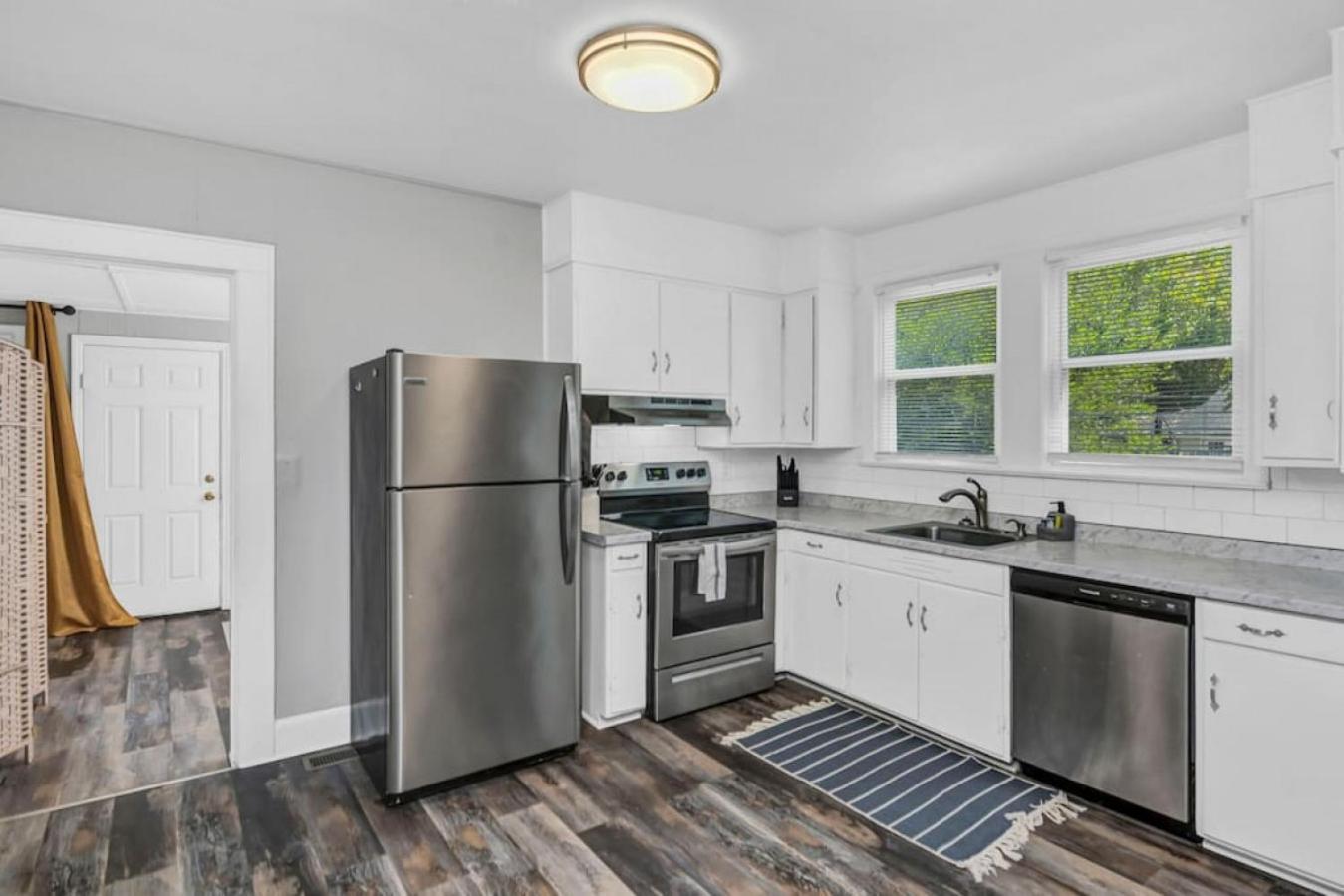 Revamped 3br Oasis - Forest Dr Columbia