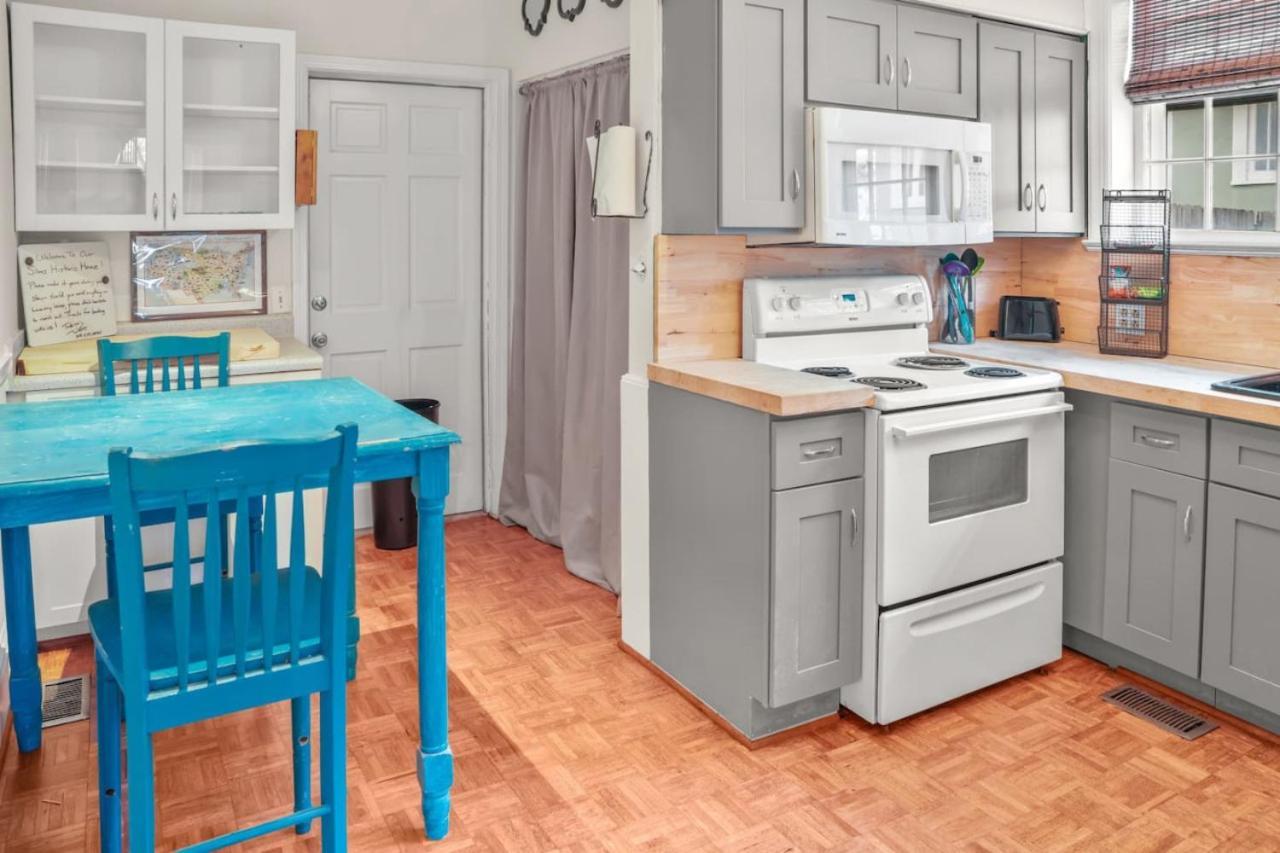 Simplicity On Sims -downtown Holiday home Columbia
