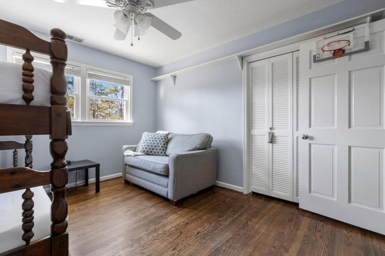 Spacious Oasis With Pool - 5br