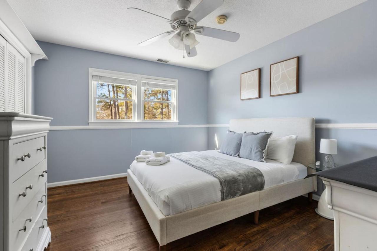 Spacious Oasis With Pool - 5br