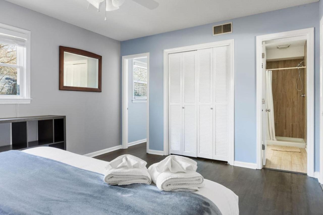 Spacious Oasis With Pool - 5br