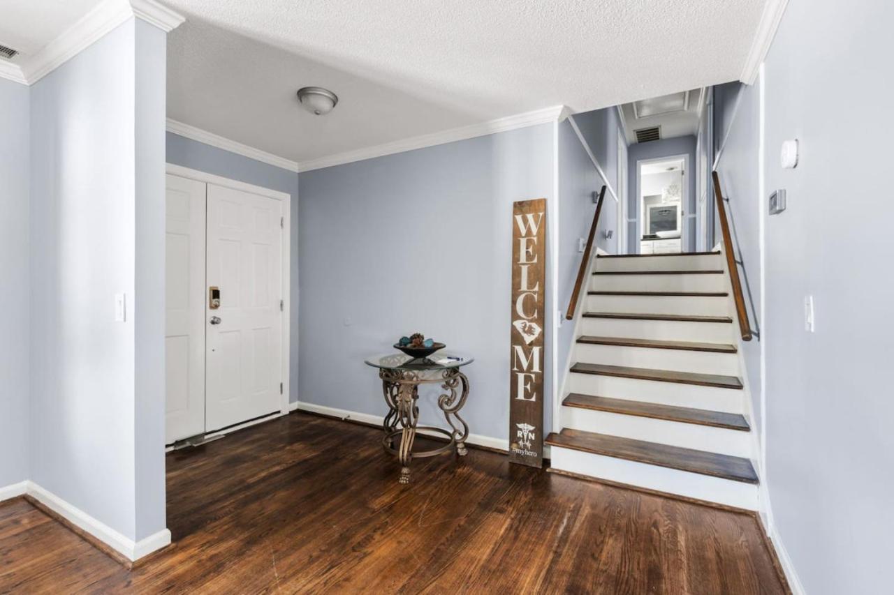 Spacious Oasis With Pool - 5br