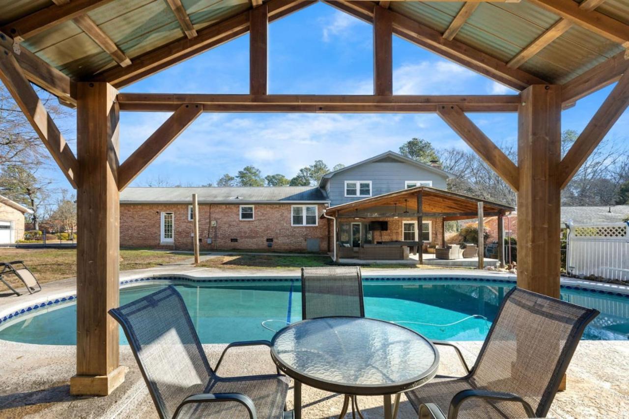 Spacious Oasis With Pool - 5br Holiday home *