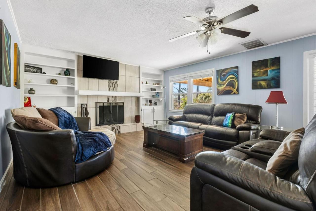 Spacious Oasis With Pool - 5br Columbia