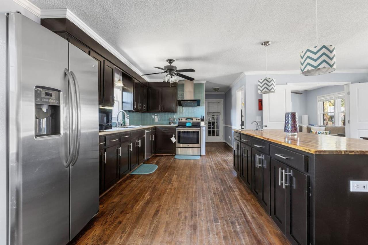 Spacious Oasis With Pool - 5br