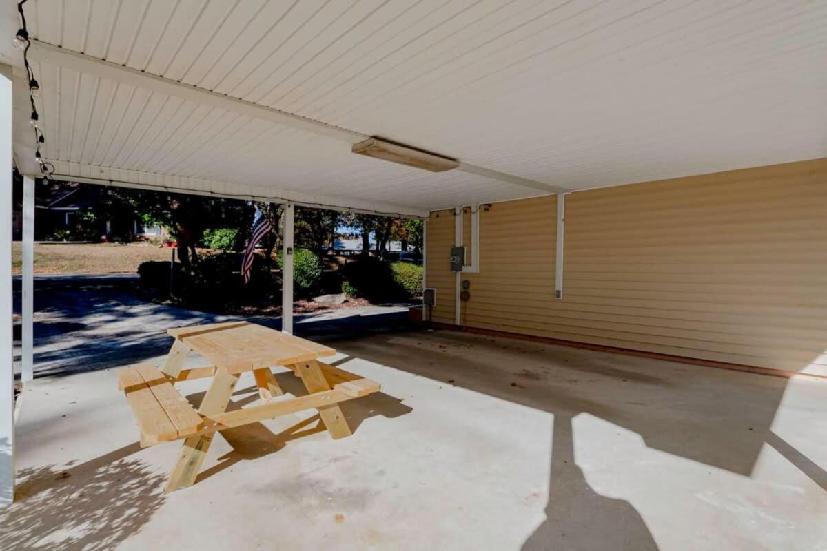 Holiday home Sweet Retreat-- Mins To