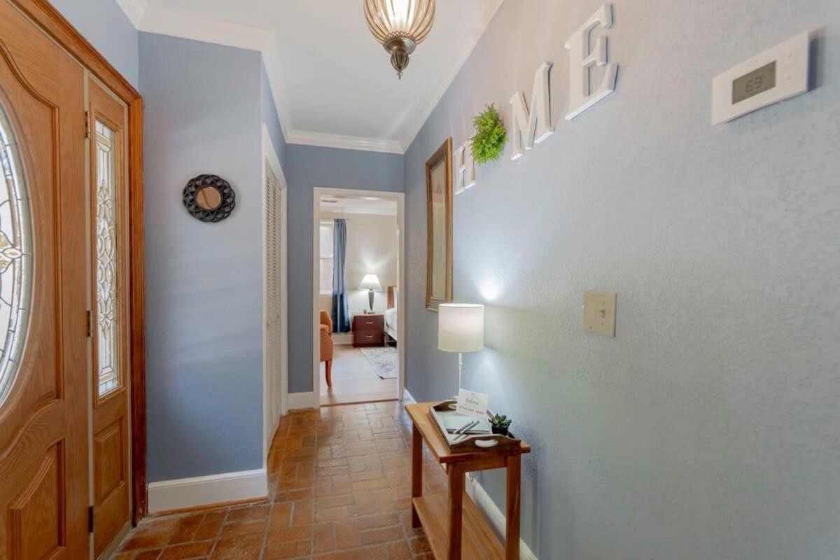Holiday home Sweet Retreat-- Mins To