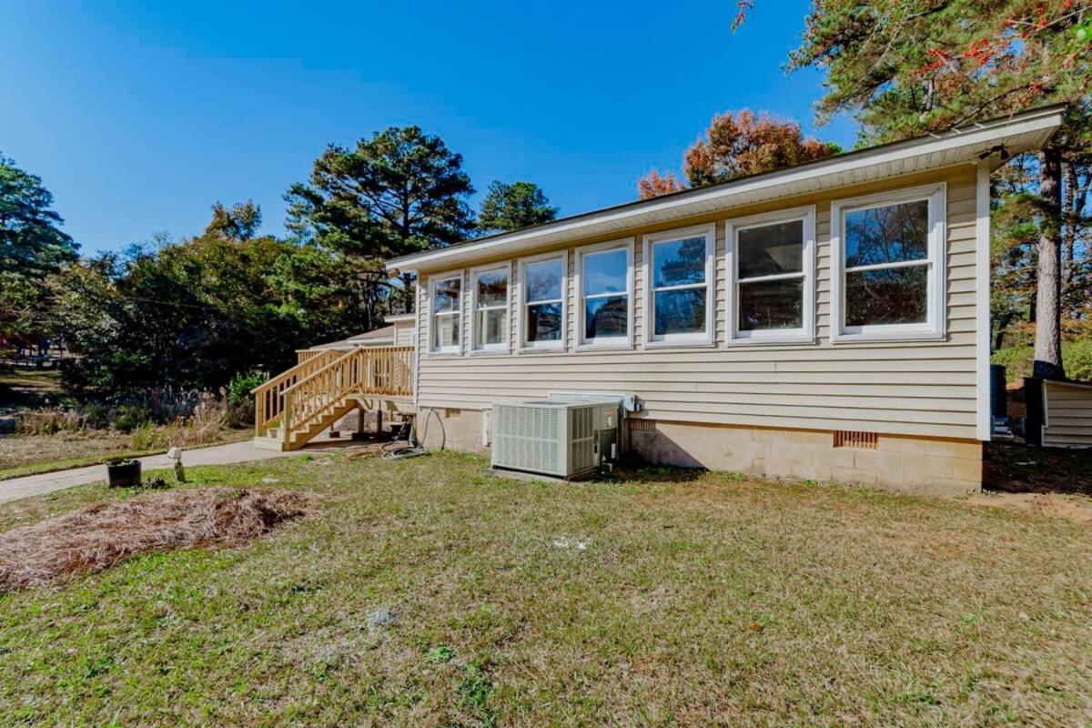 Holiday home Sweet Retreat-- Mins To *