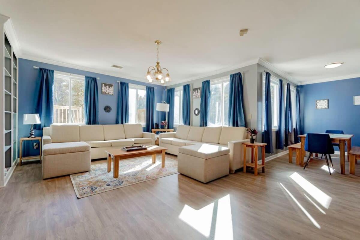 Holiday home Sweet Retreat-- Mins To