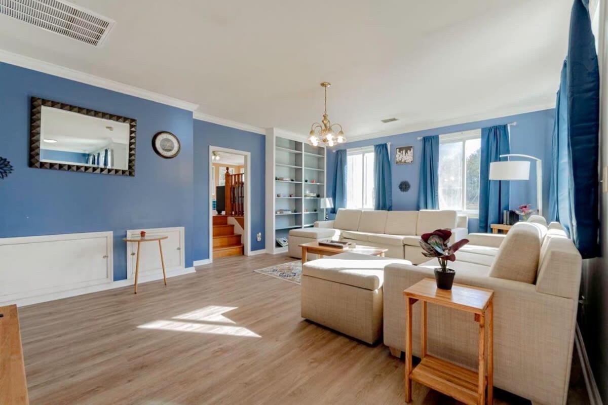Holiday home Sweet Retreat-- Mins To *