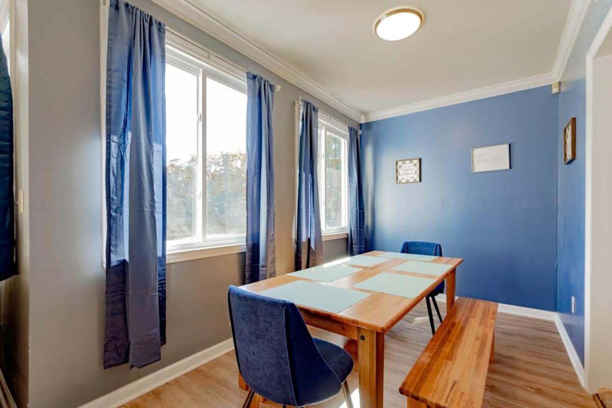 Holiday home Sweet Retreat-- Mins To