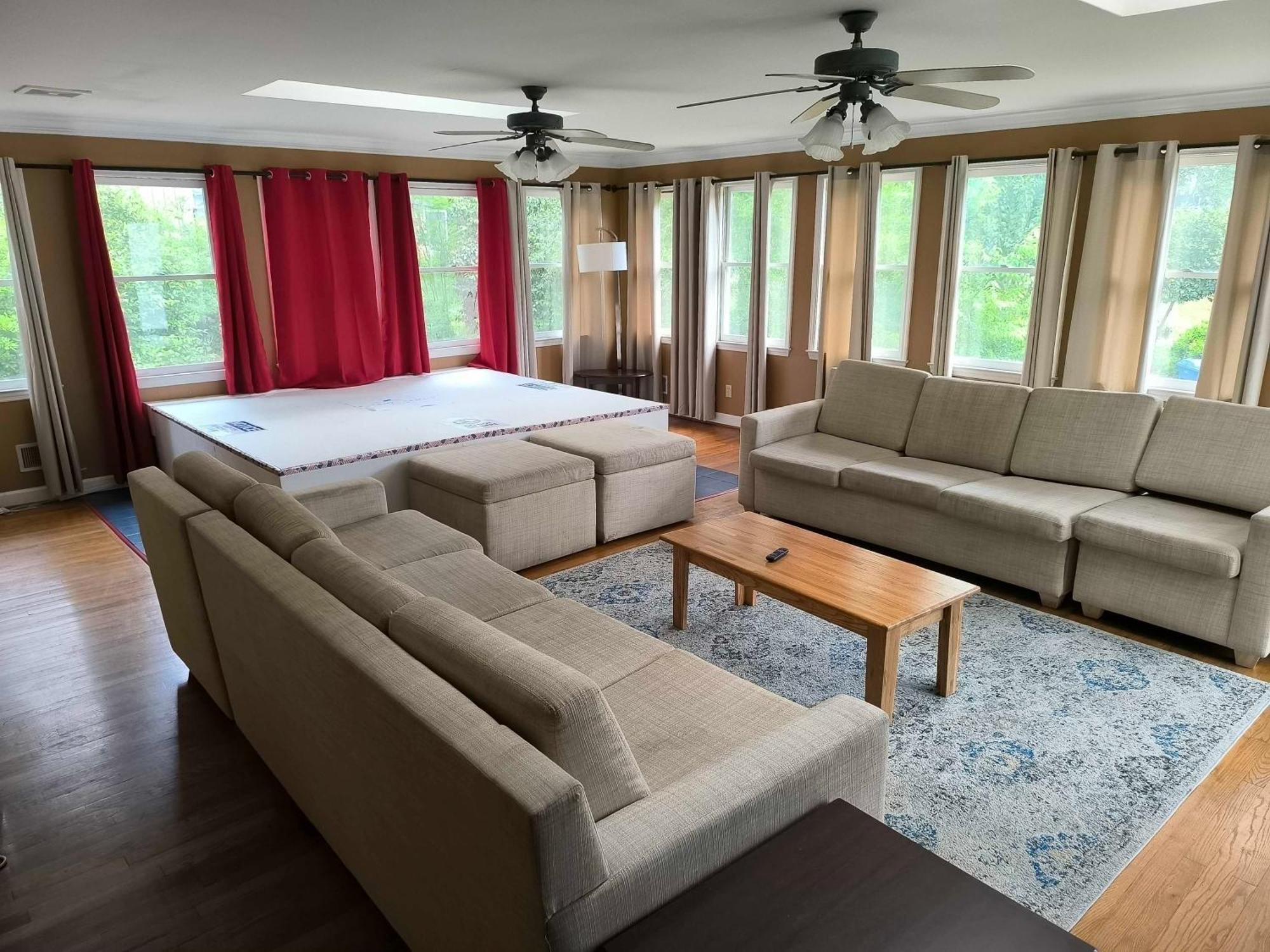 Holiday home Sweet Retreat-- Mins To Columbia