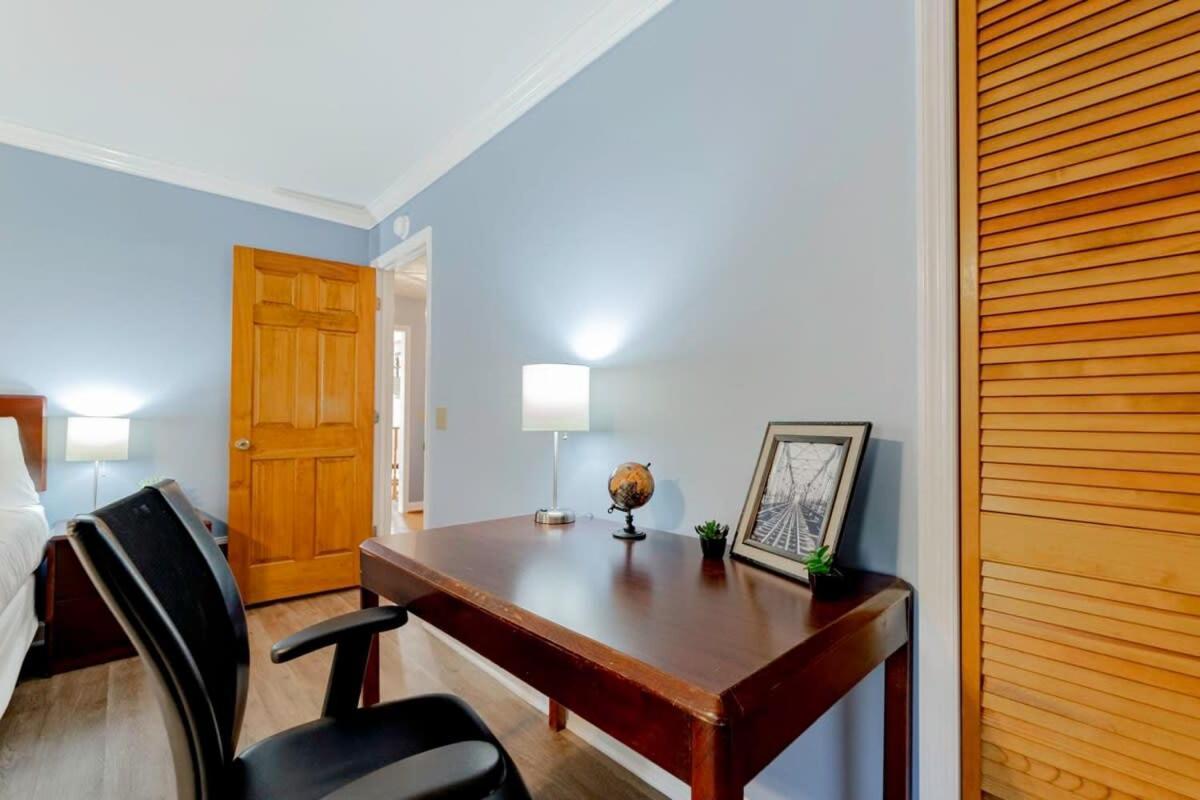Holiday home Sweet Retreat-- Mins To