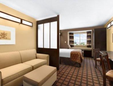 Microtel & By Wyndham Motel Columbia