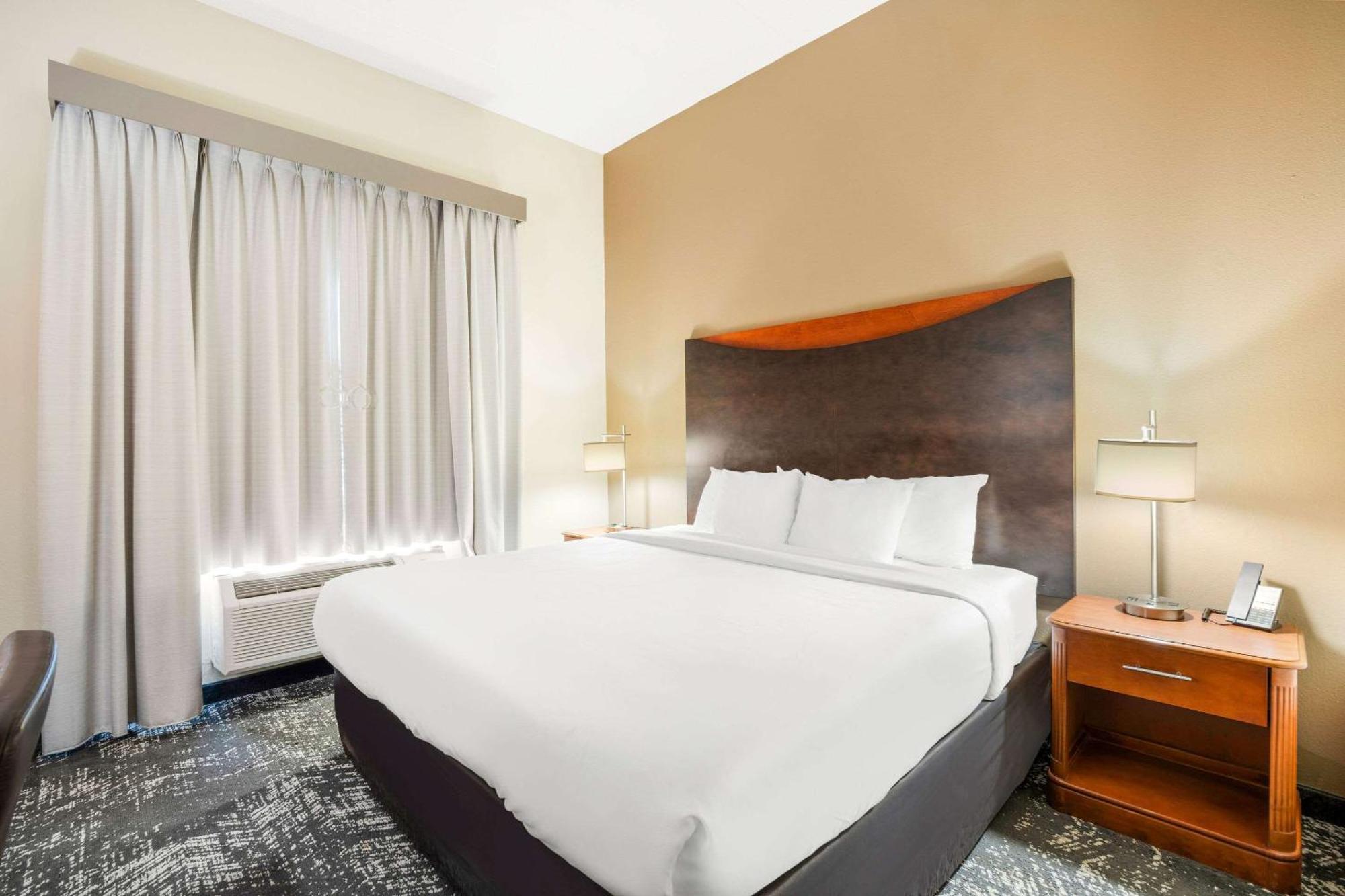 Hotel Comfort At Harbison