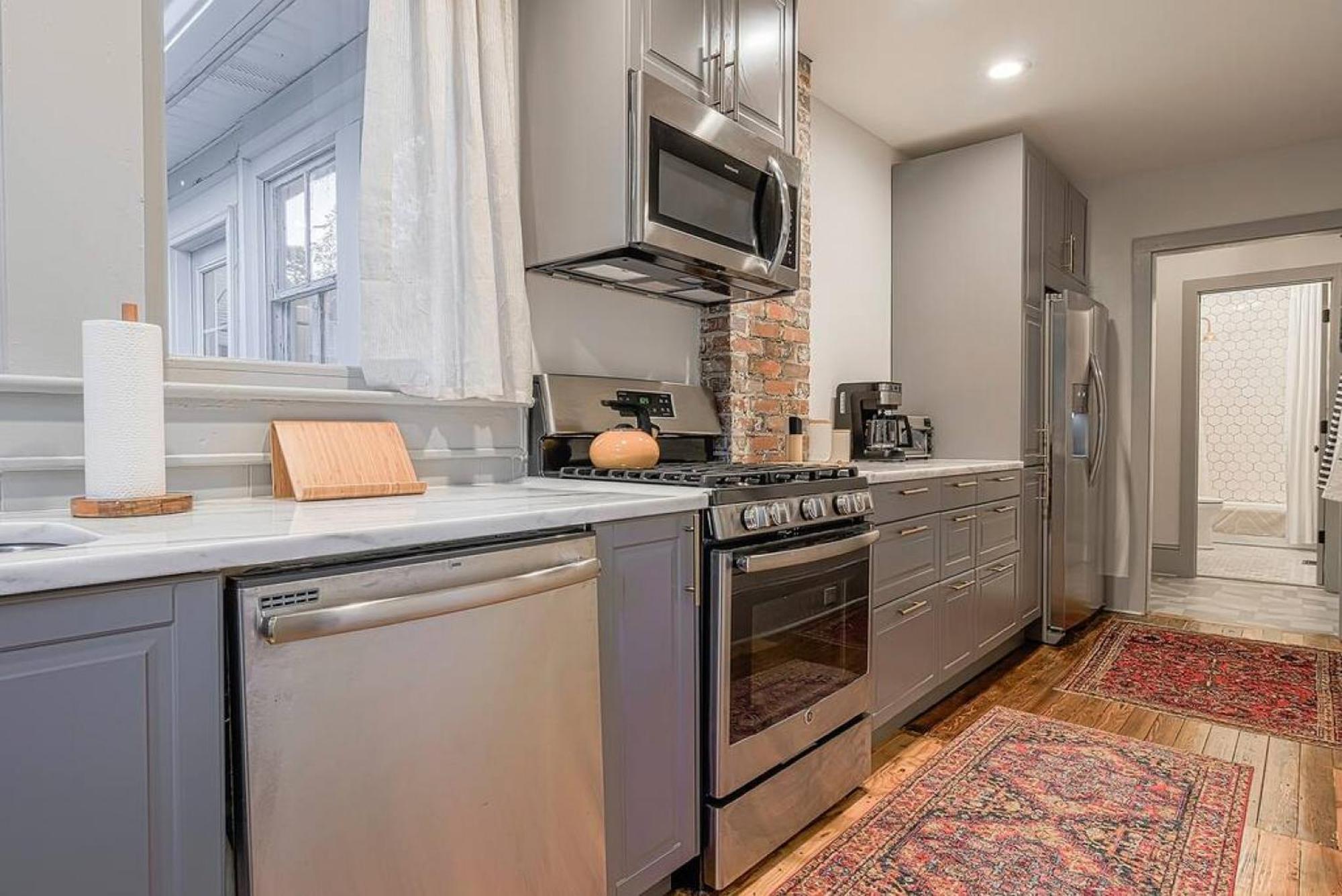 Queen Anne Eclectic Apartment Columbia