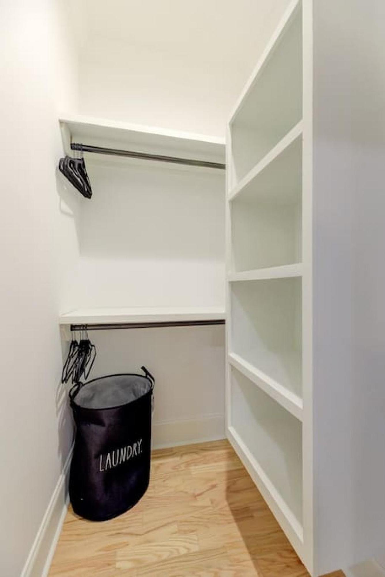 New Modern Townhome - Right - Families Welcome Apartment Columbia