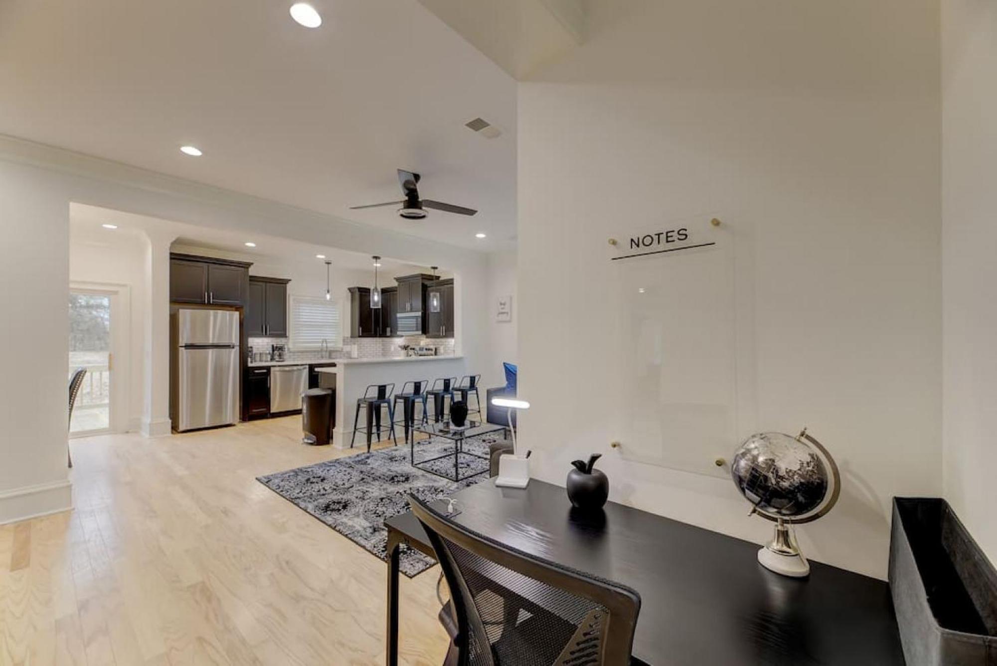 New Modern Townhome - Right - Families Welcome Columbia