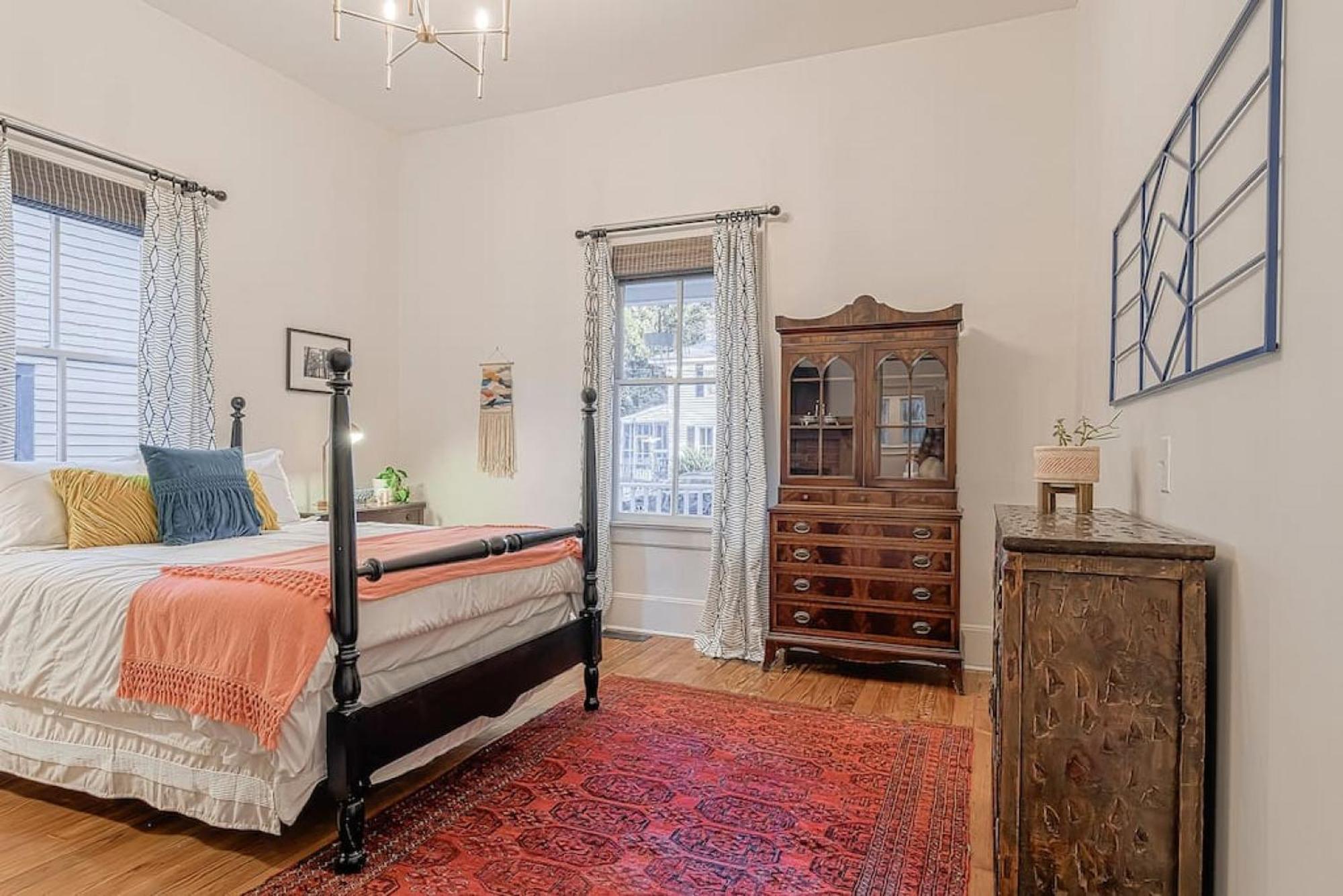 Queen Anne Travelers Apartment *