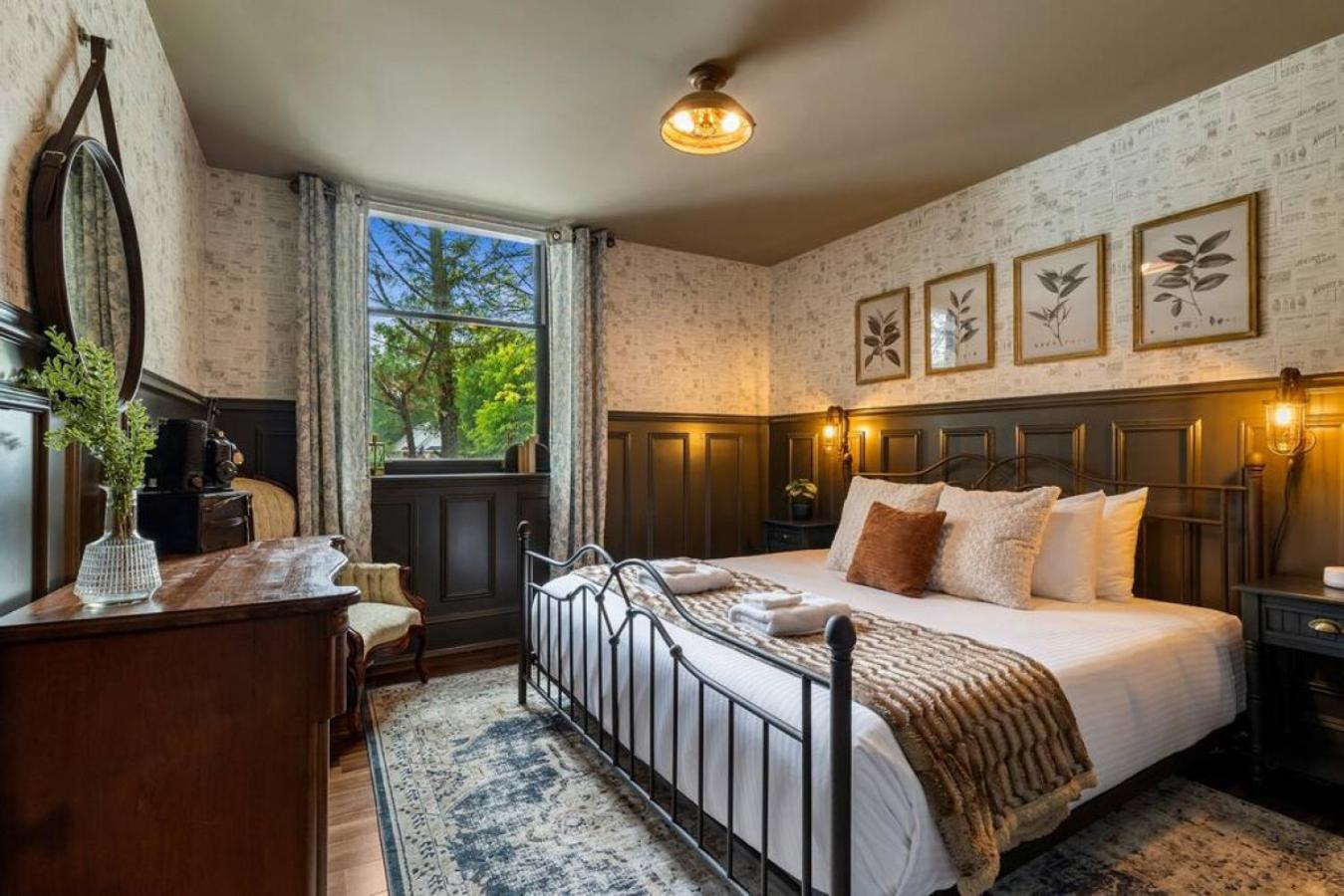 Apartment Sherlock - The Vestry On Read