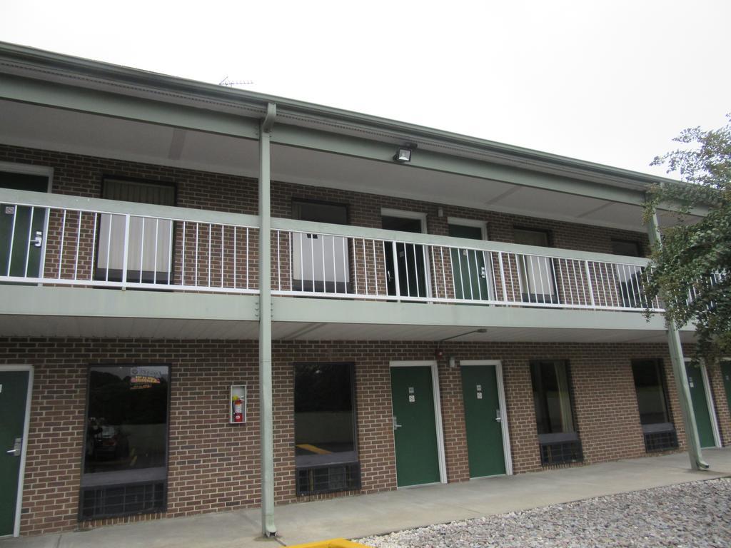 Days By Wyndham Ne Fort Jackson Hotel