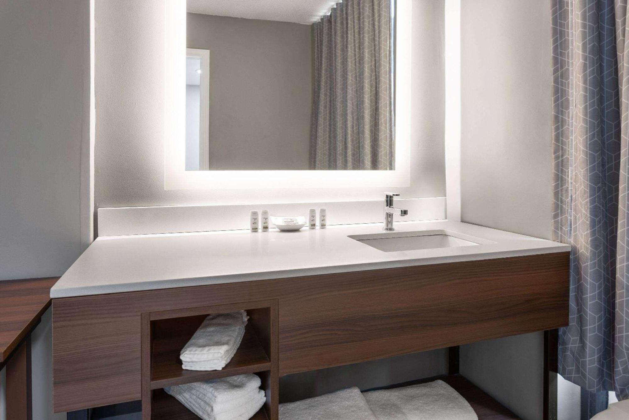 Hotel Hawthorn Extended By Wyndham Columbia-ft Jackson