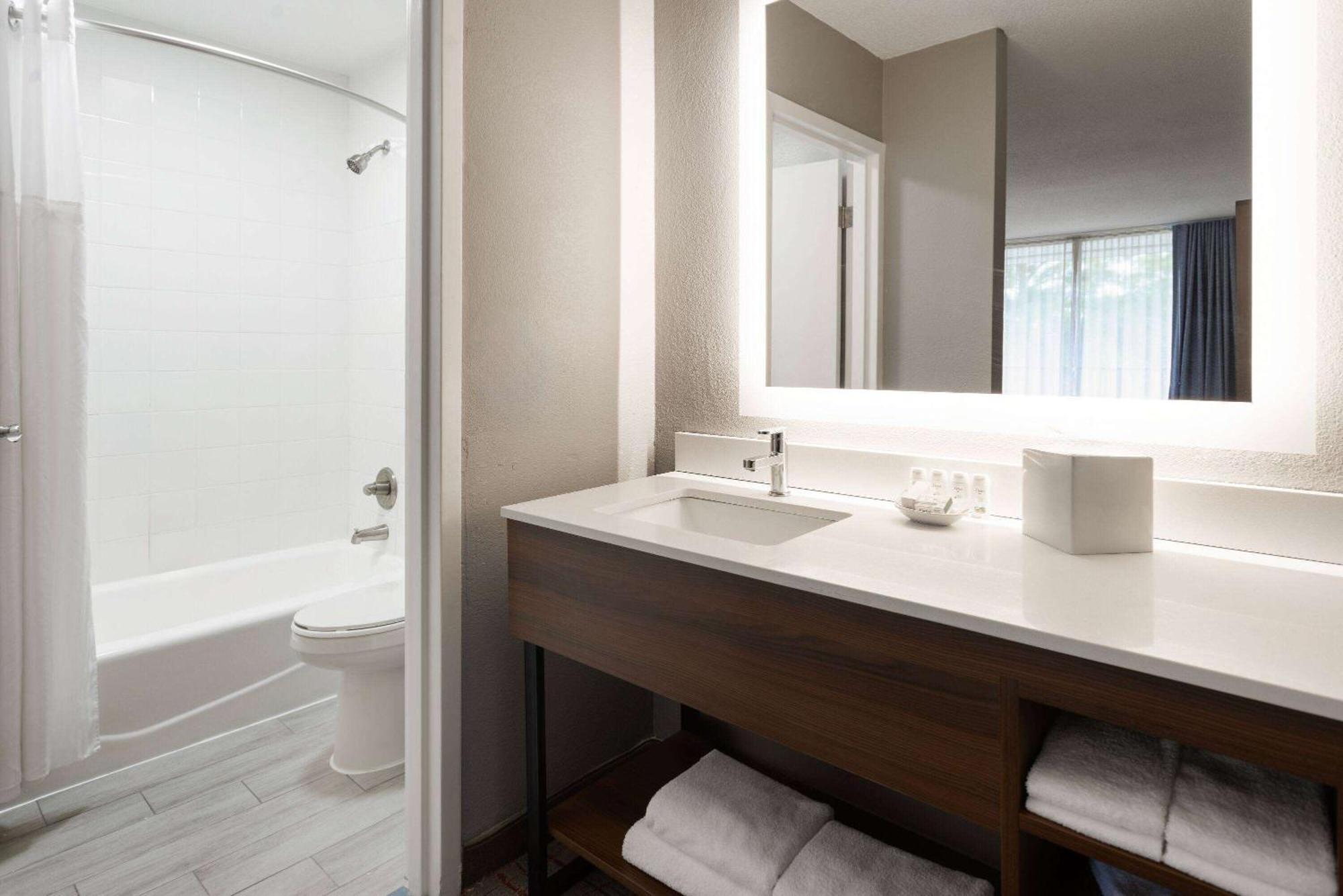 Hotel Hawthorn Extended By Wyndham Columbia-ft Jackson 3*
