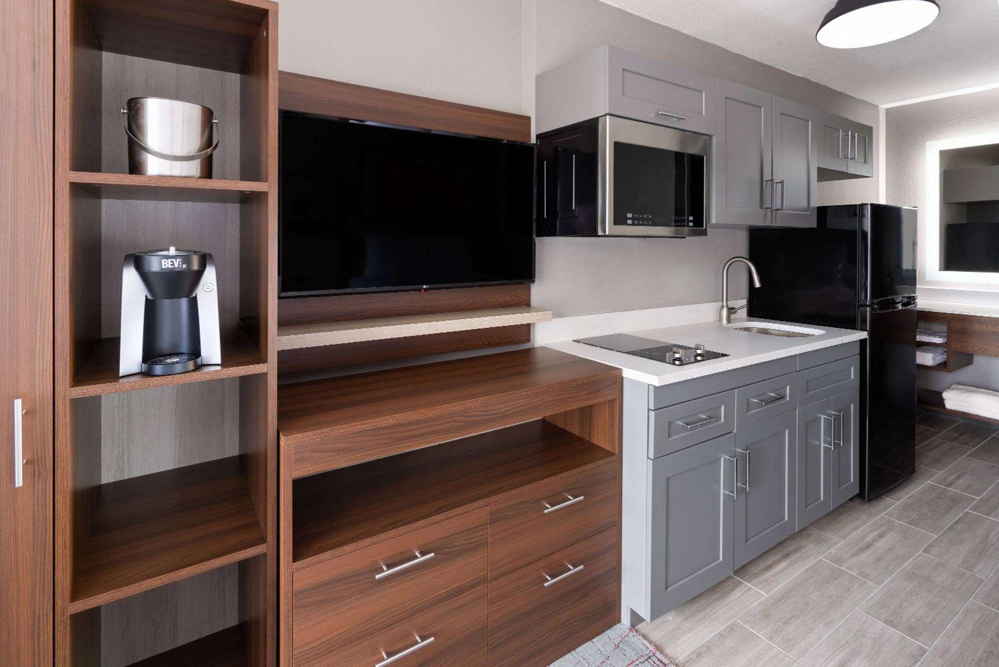 Hotel Hawthorn Extended By Wyndham Columbia-ft Jackson Columbia