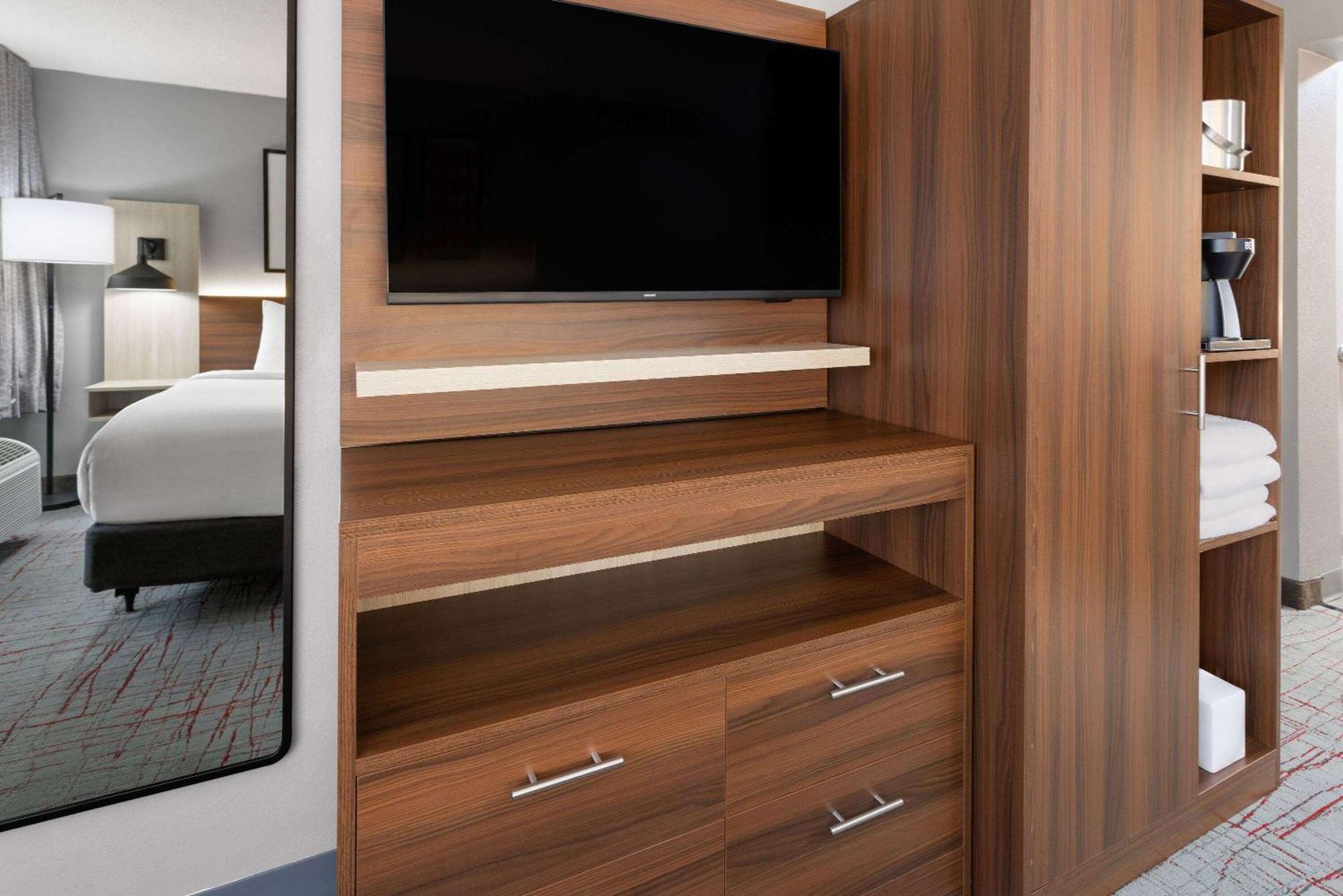 Hawthorn Extended By Wyndham Columbia-ft Jackson Hotel 3*