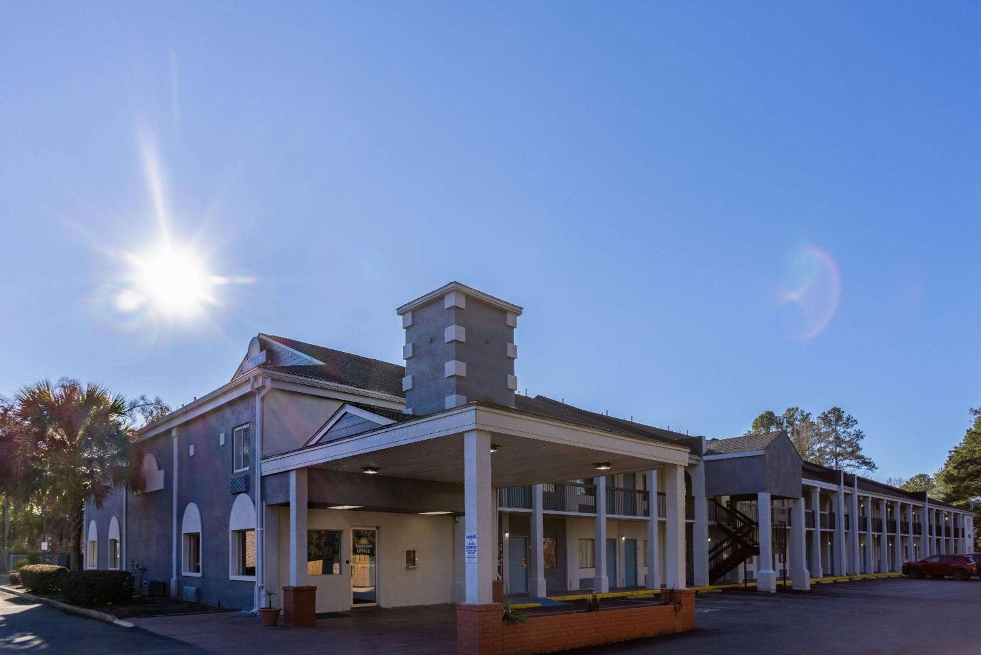 Days By Wyndham Hotel
