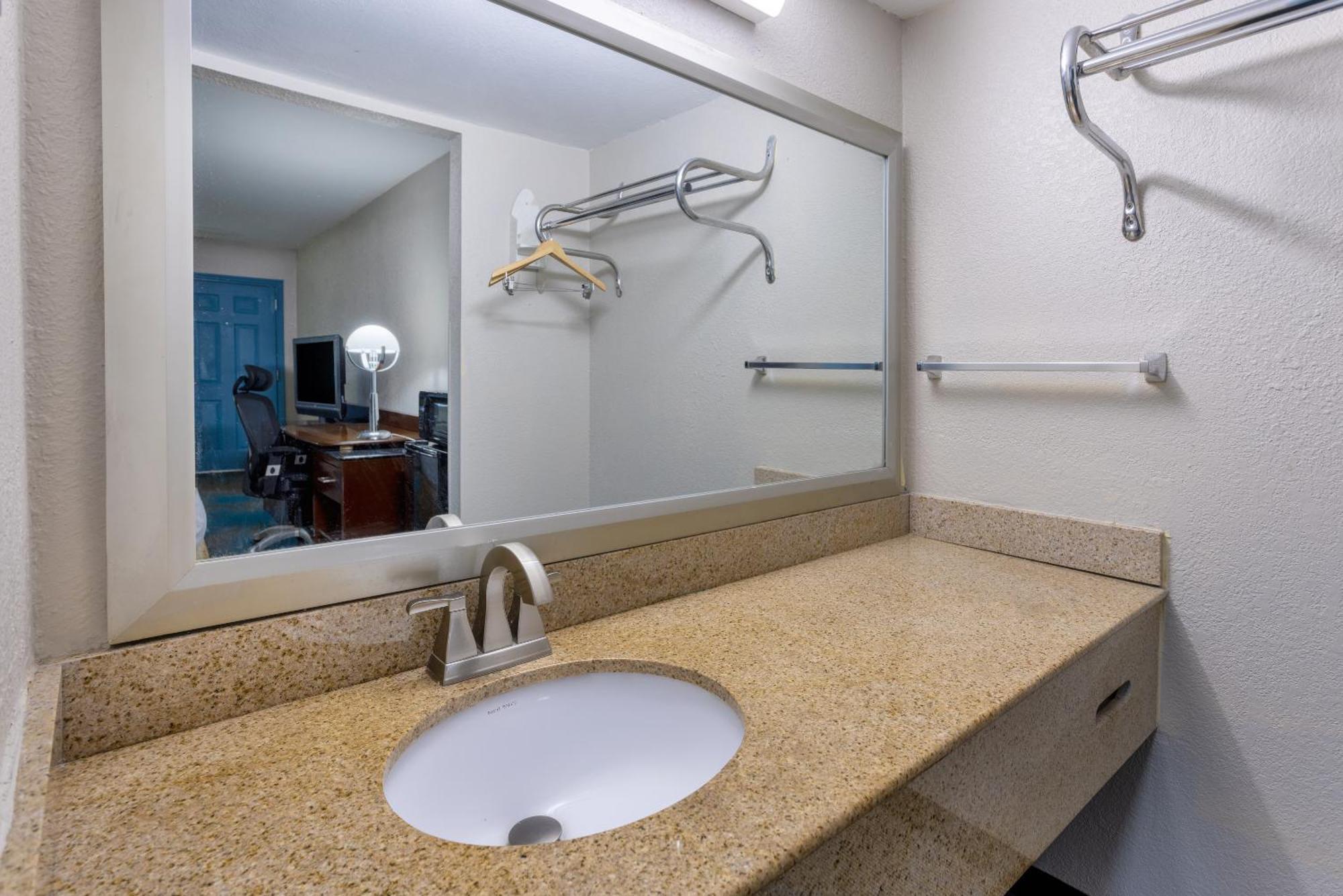 Days By Wyndham Hotel Columbia