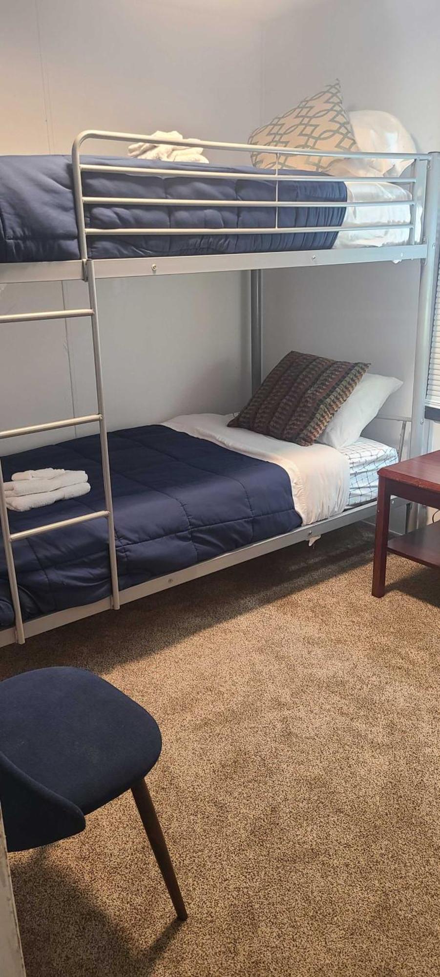 Gamecock Roost- 15mins To Downtown- Back Unit Holiday home *