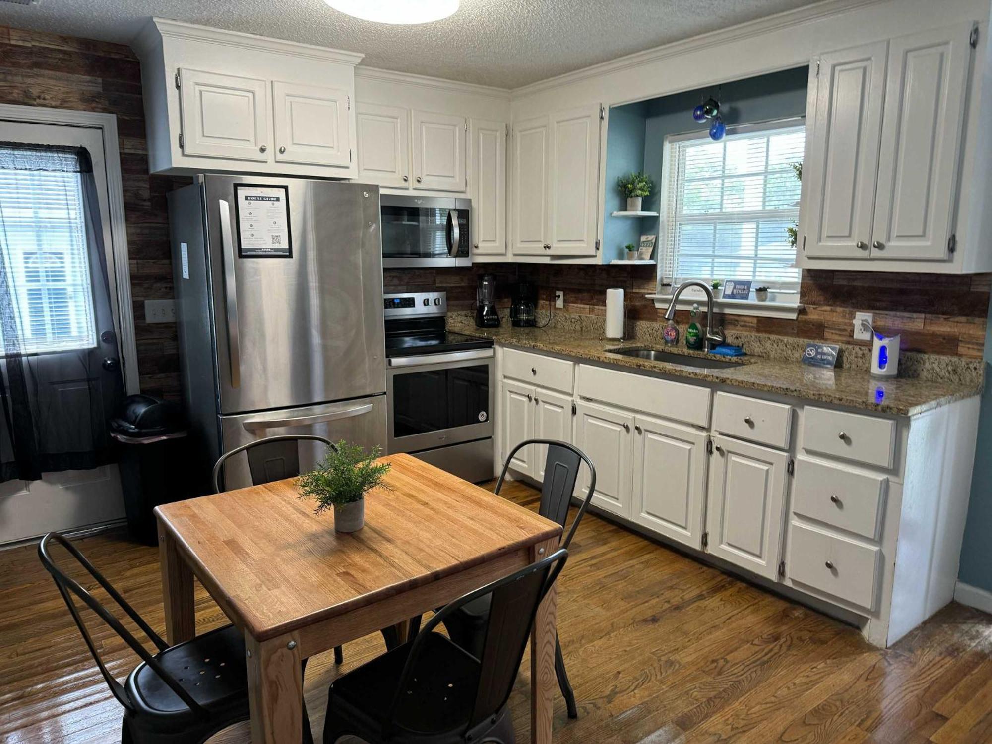 Close To Usc & Midtown-downtown - Newly Renovated Holiday home *