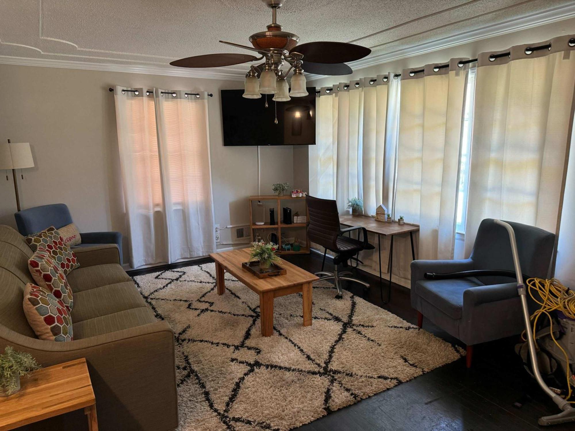 Holiday home 10 Min From Downtown - The Ronnie Runner *
