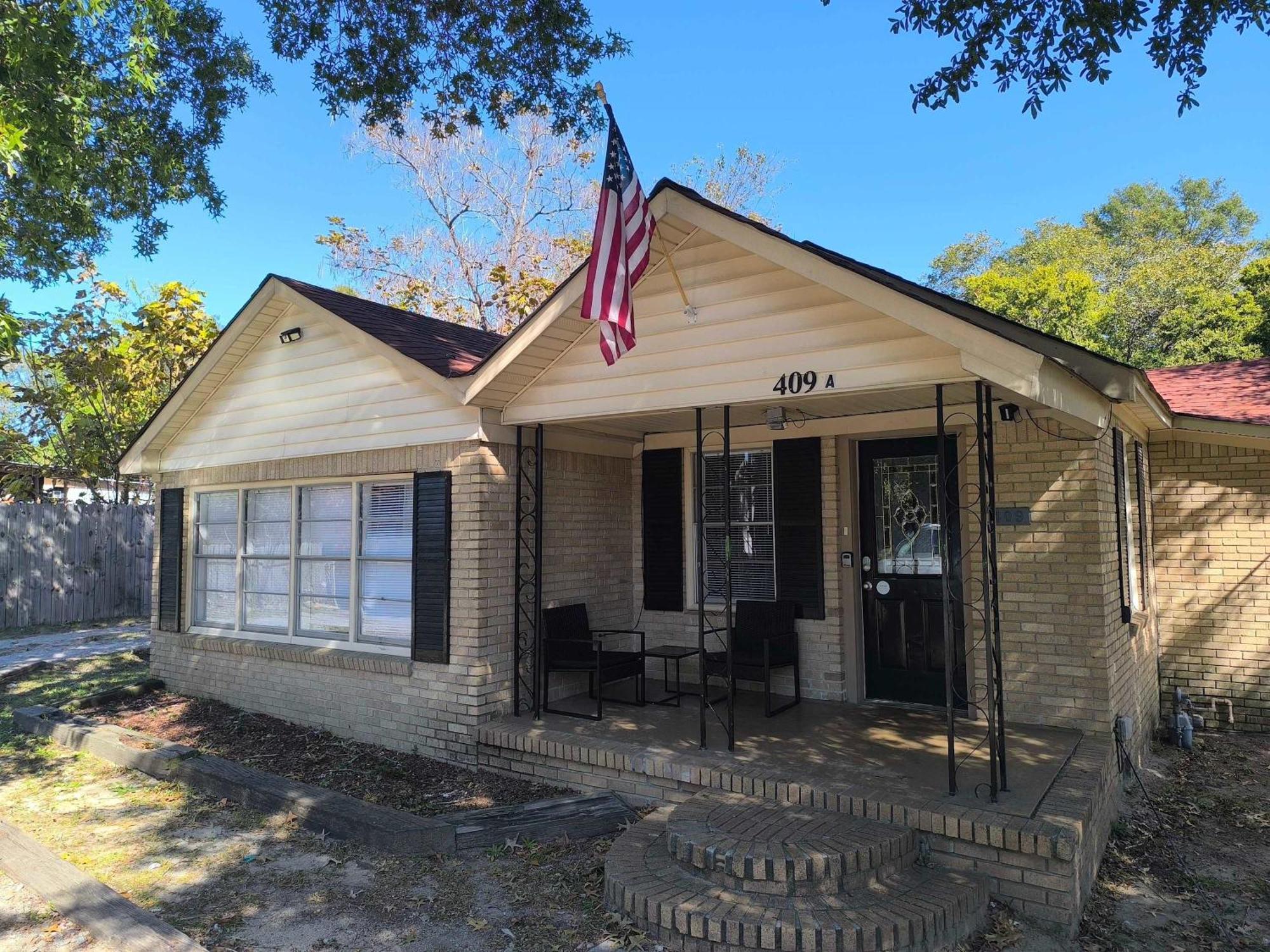 Holiday home Adorable On Taylor-15 Mins To Downtown--- Front Unit *