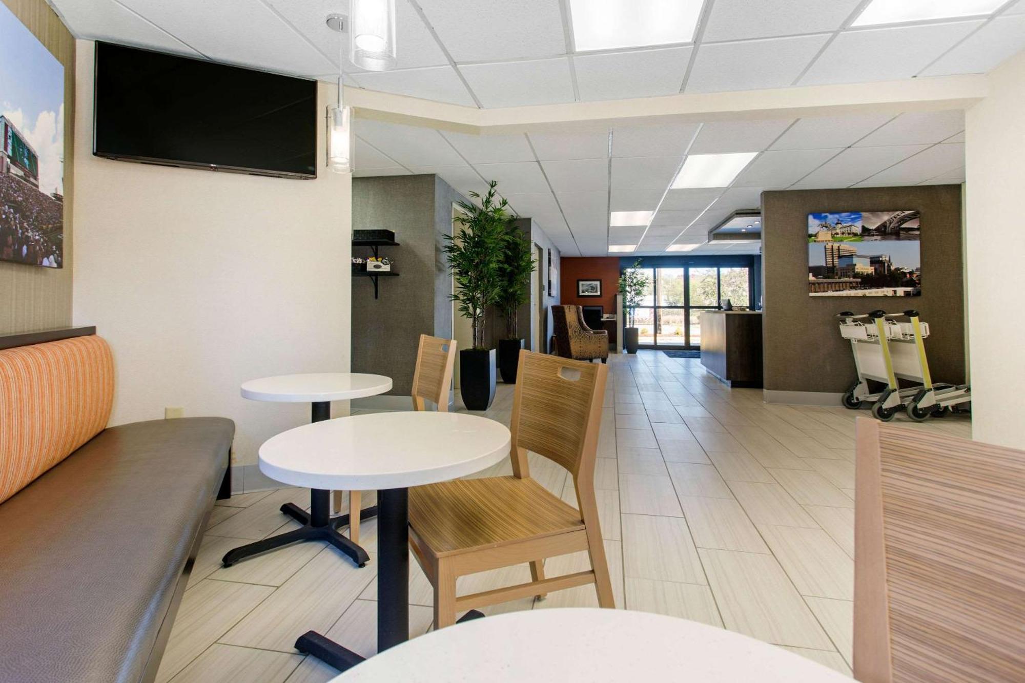 Hotel Gallus Stadium Park Inn, Ascend Collection 2*