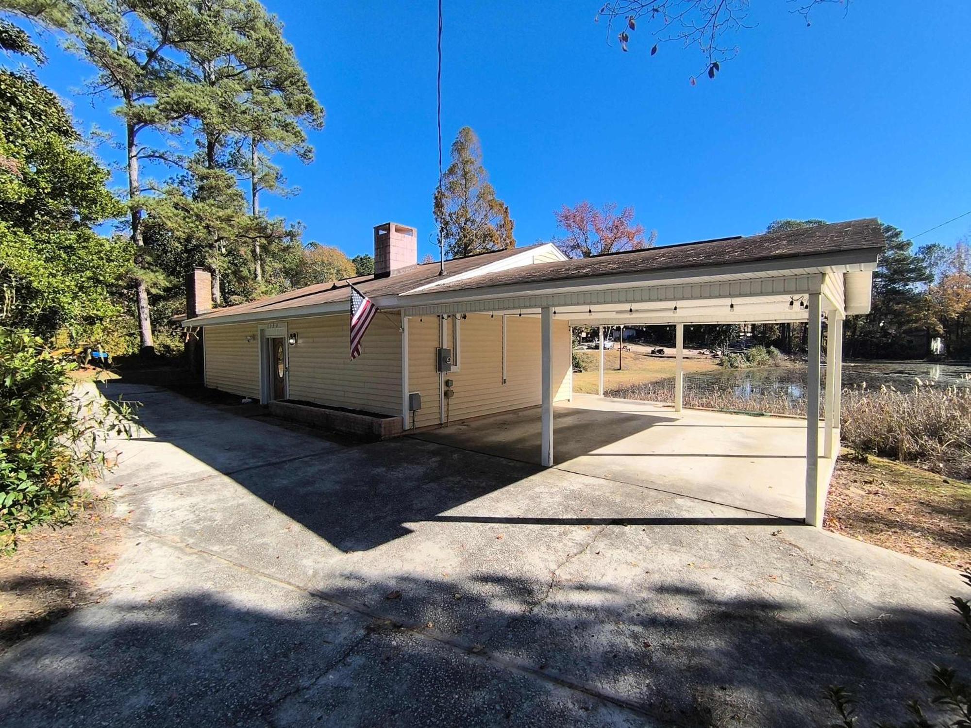 Sweet Retreat-- Mins To Holiday home