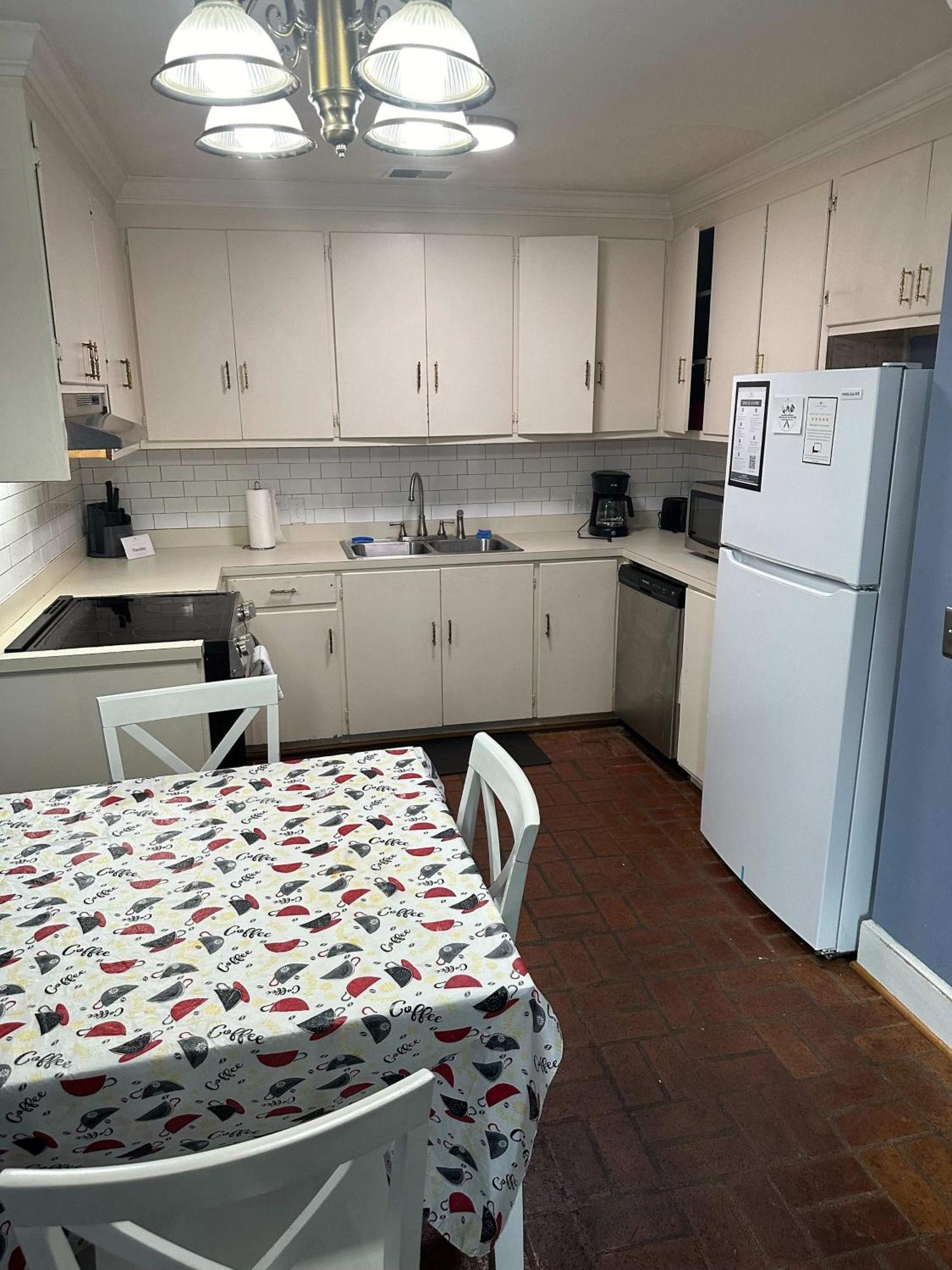 Holiday home Sweet Retreat-- Mins To Columbia