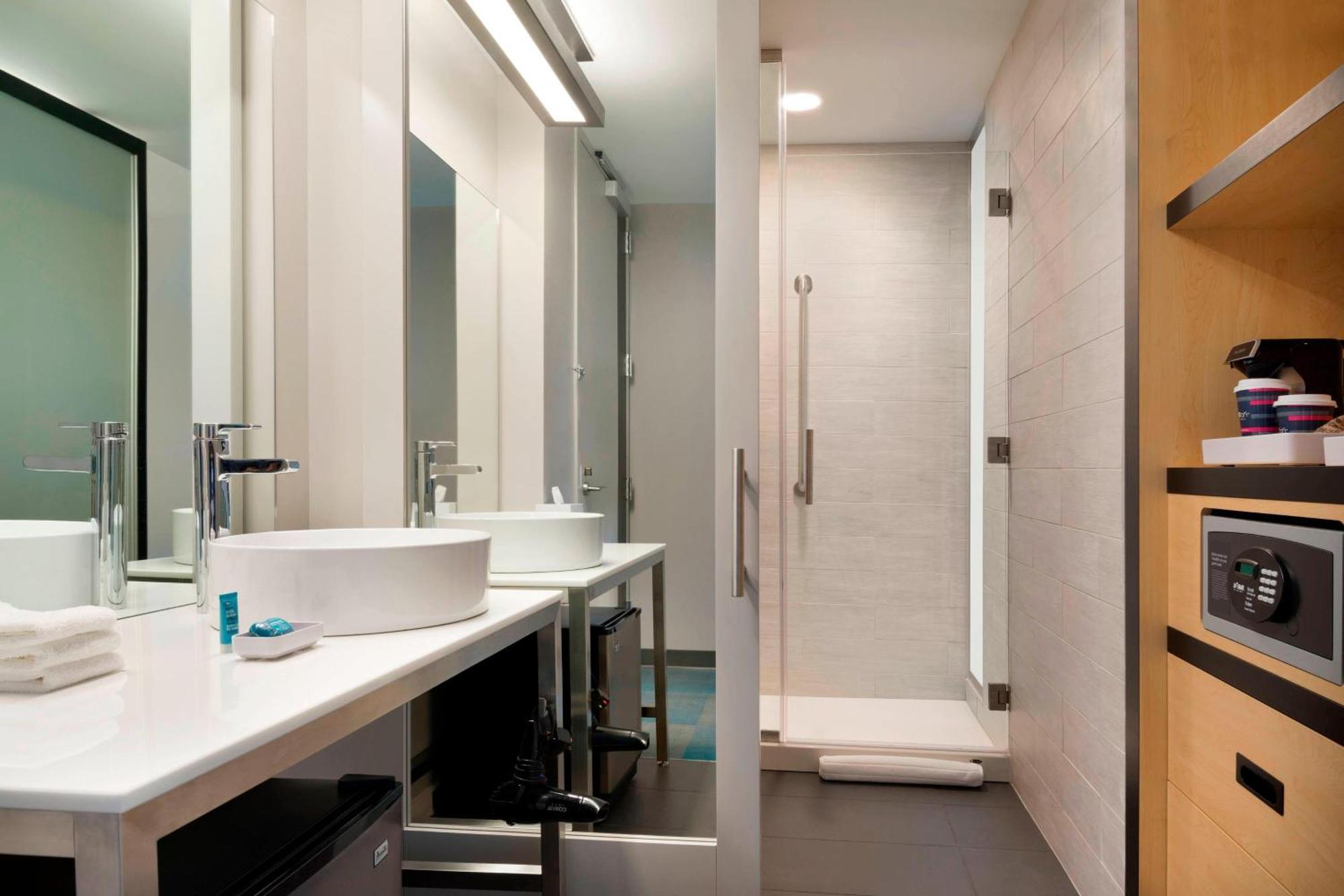 Aloft Downtown Hotel 3*