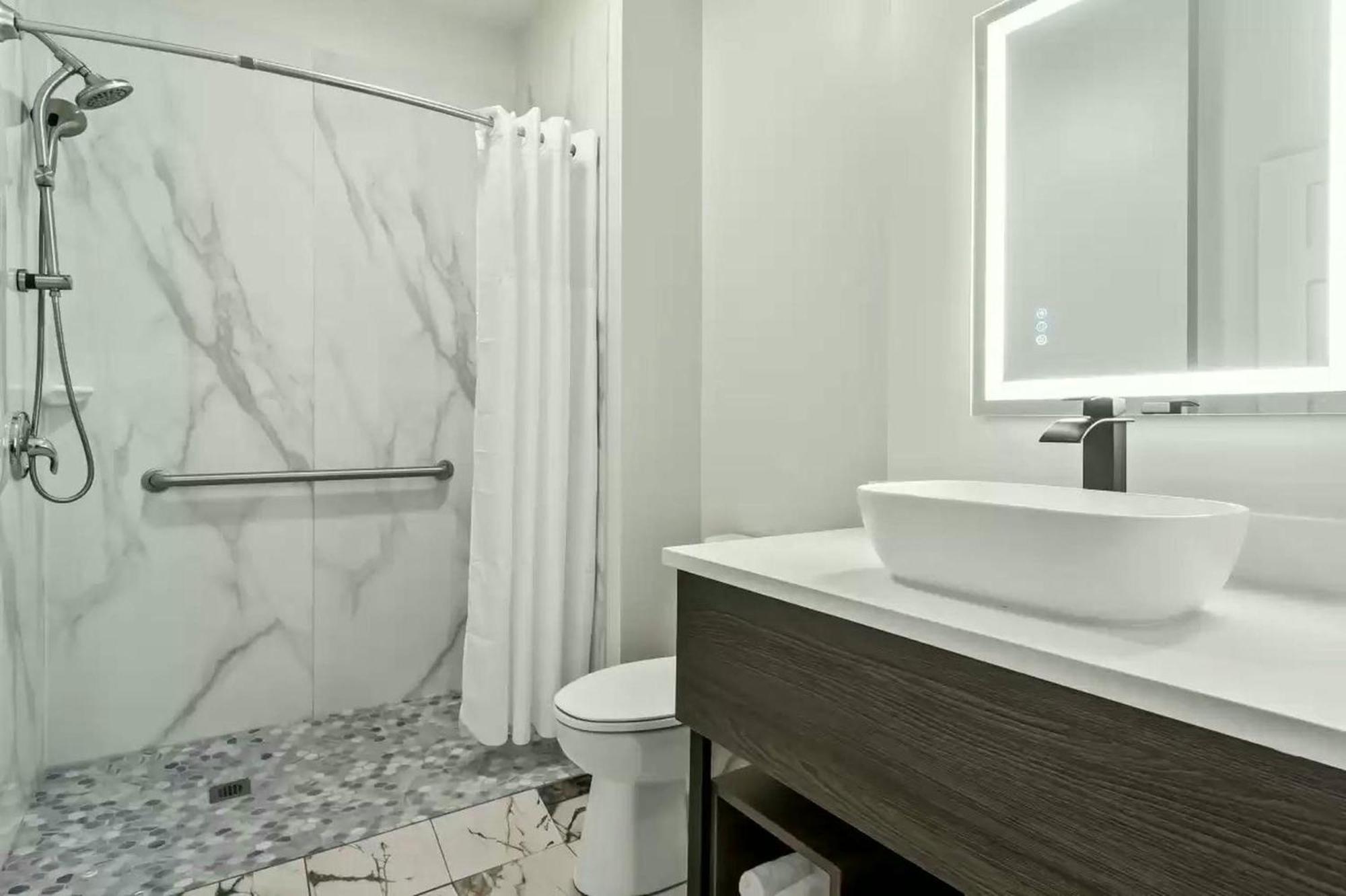 Quality & Harbison Hotel Columbia
