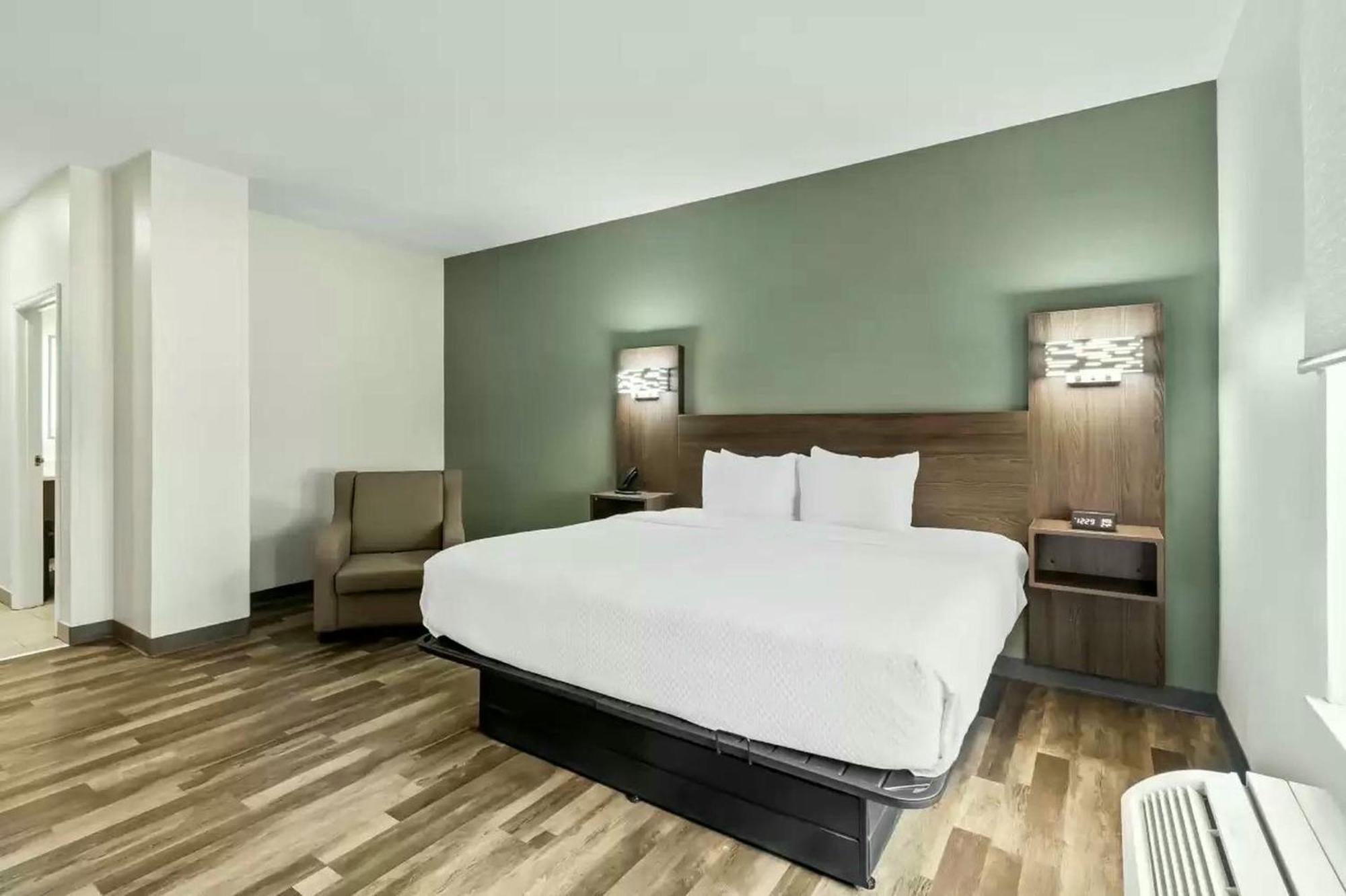 Quality & Harbison Hotel
