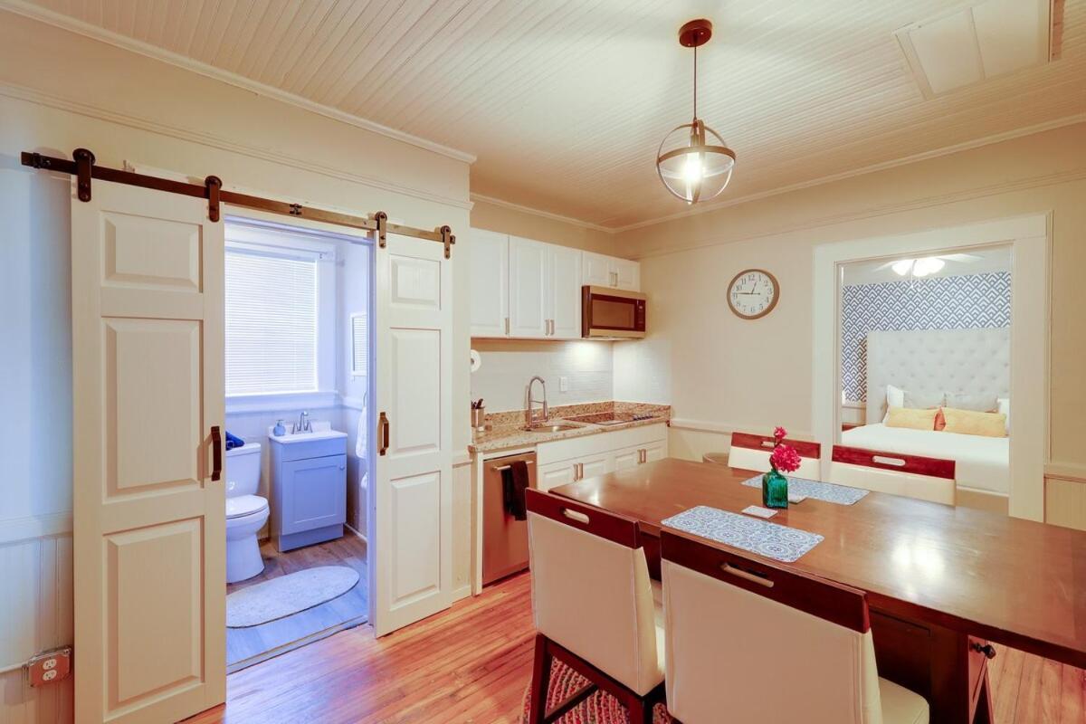 Cozy Centennial House Upstairs - Downtown *