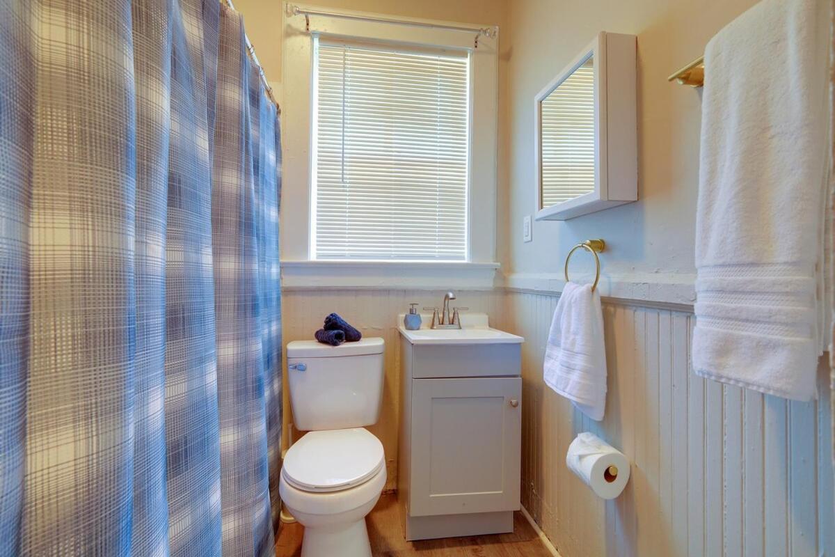 Cozy Centennial House Upstairs - Downtown * Columbia