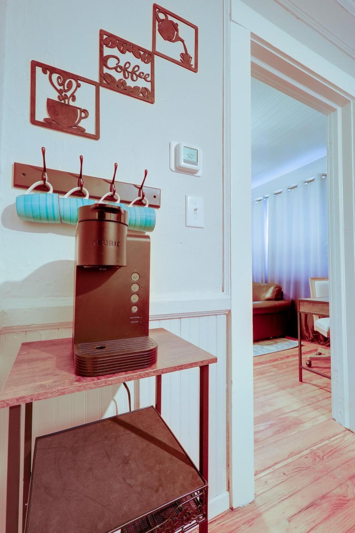 Cozy Centennial House Upstairs - Downtown *