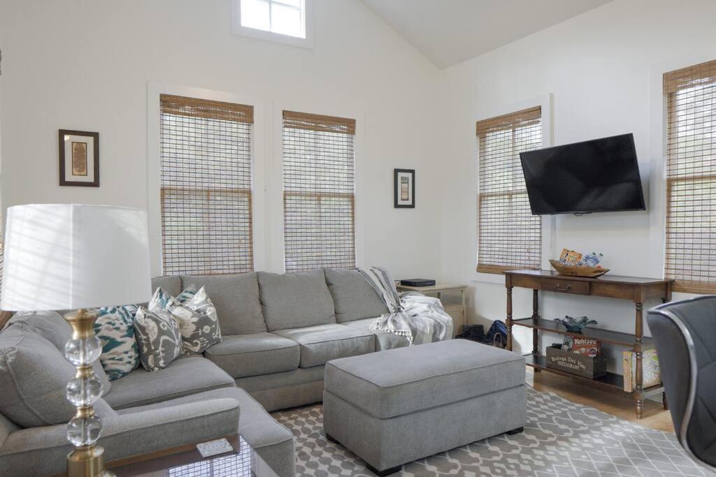 Holiday home 2 Bedroom Escape - Downtown *
