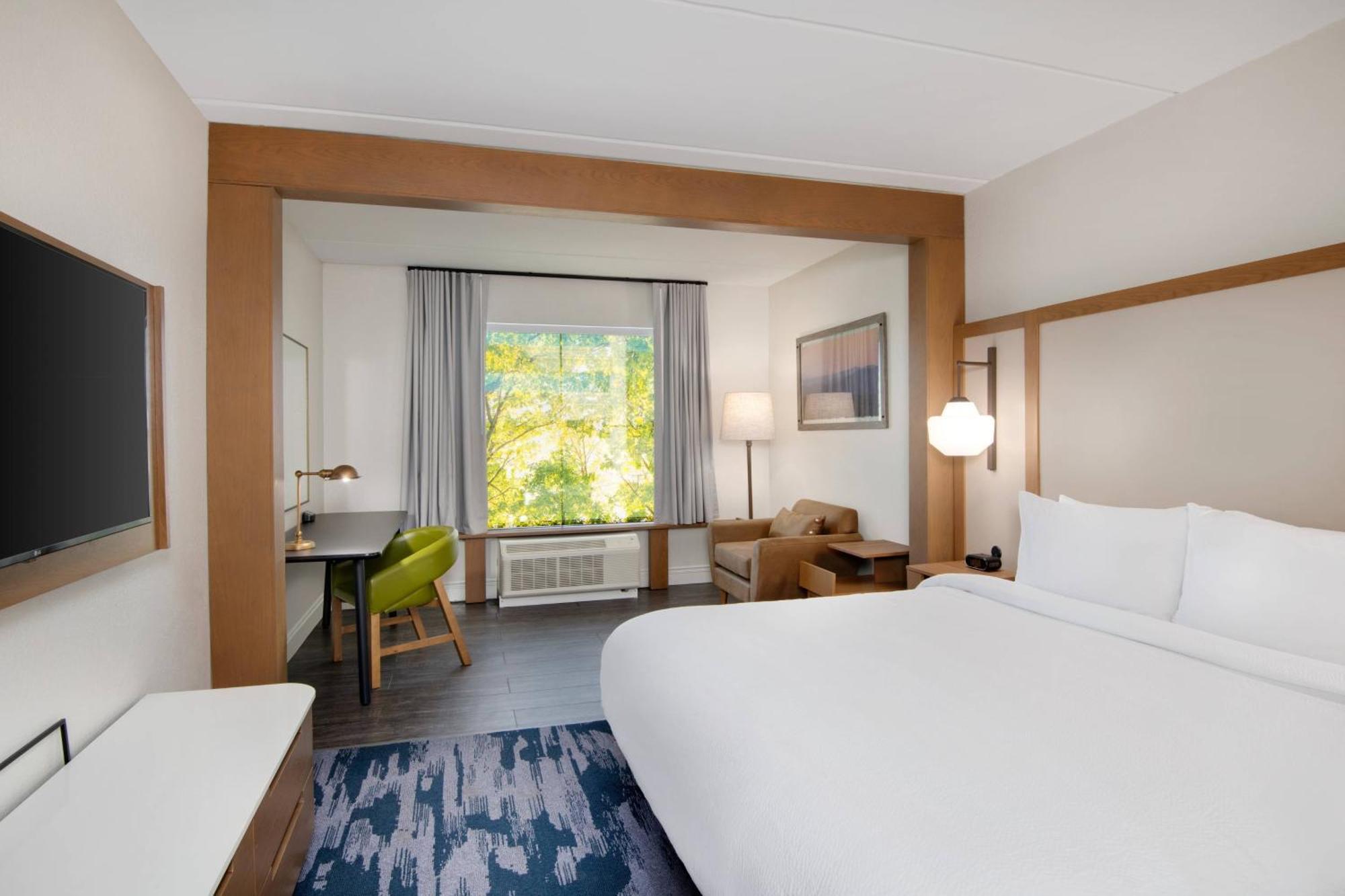 Hotel Fairfield & Downtown 2*