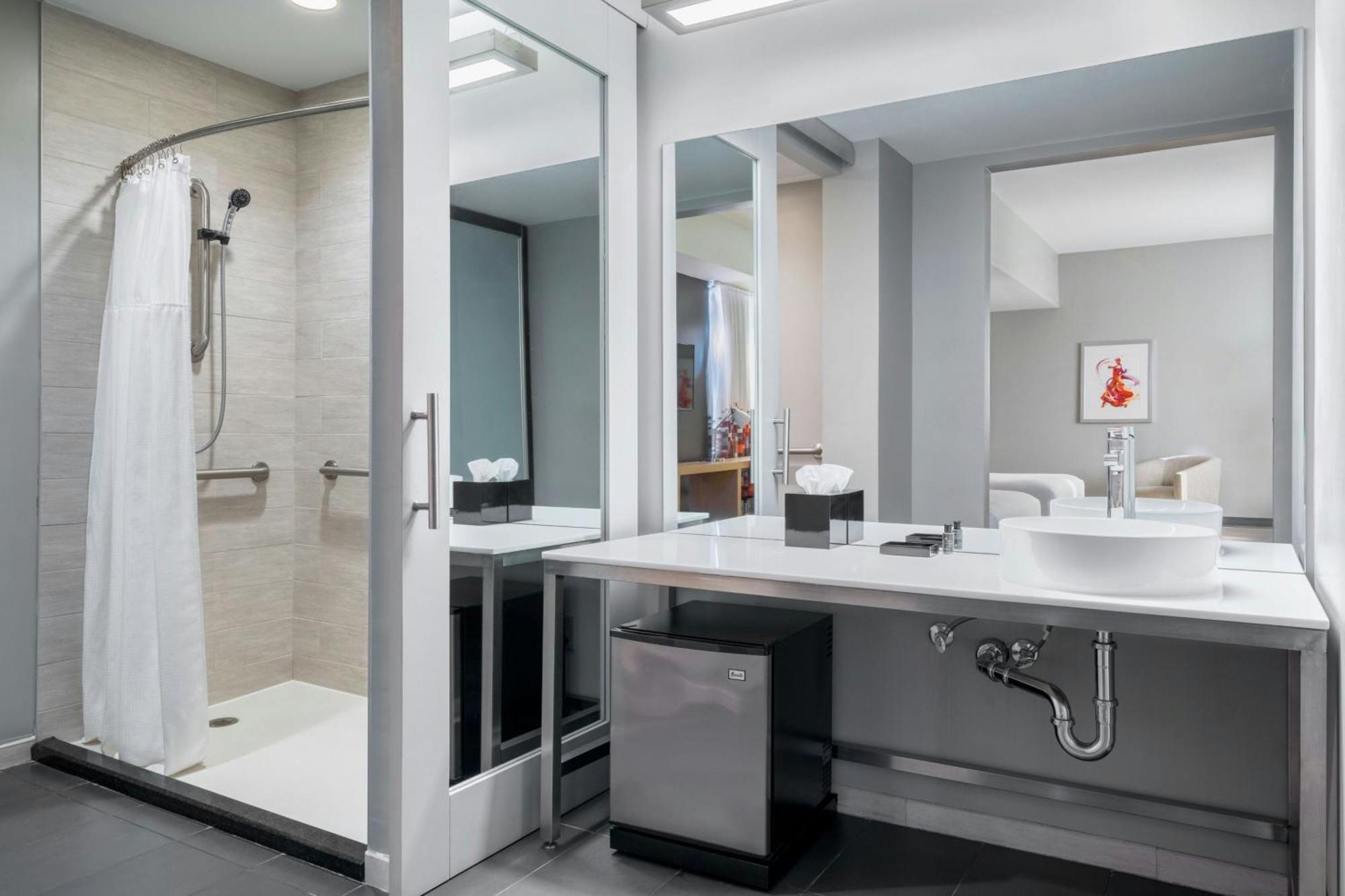 Aloft Downtown 3* Columbia