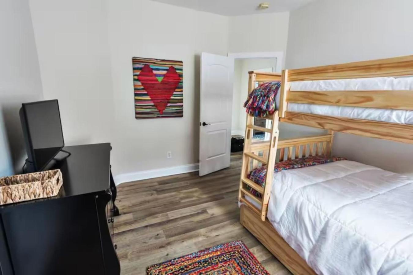 Pink House With Game - 3br * Columbia