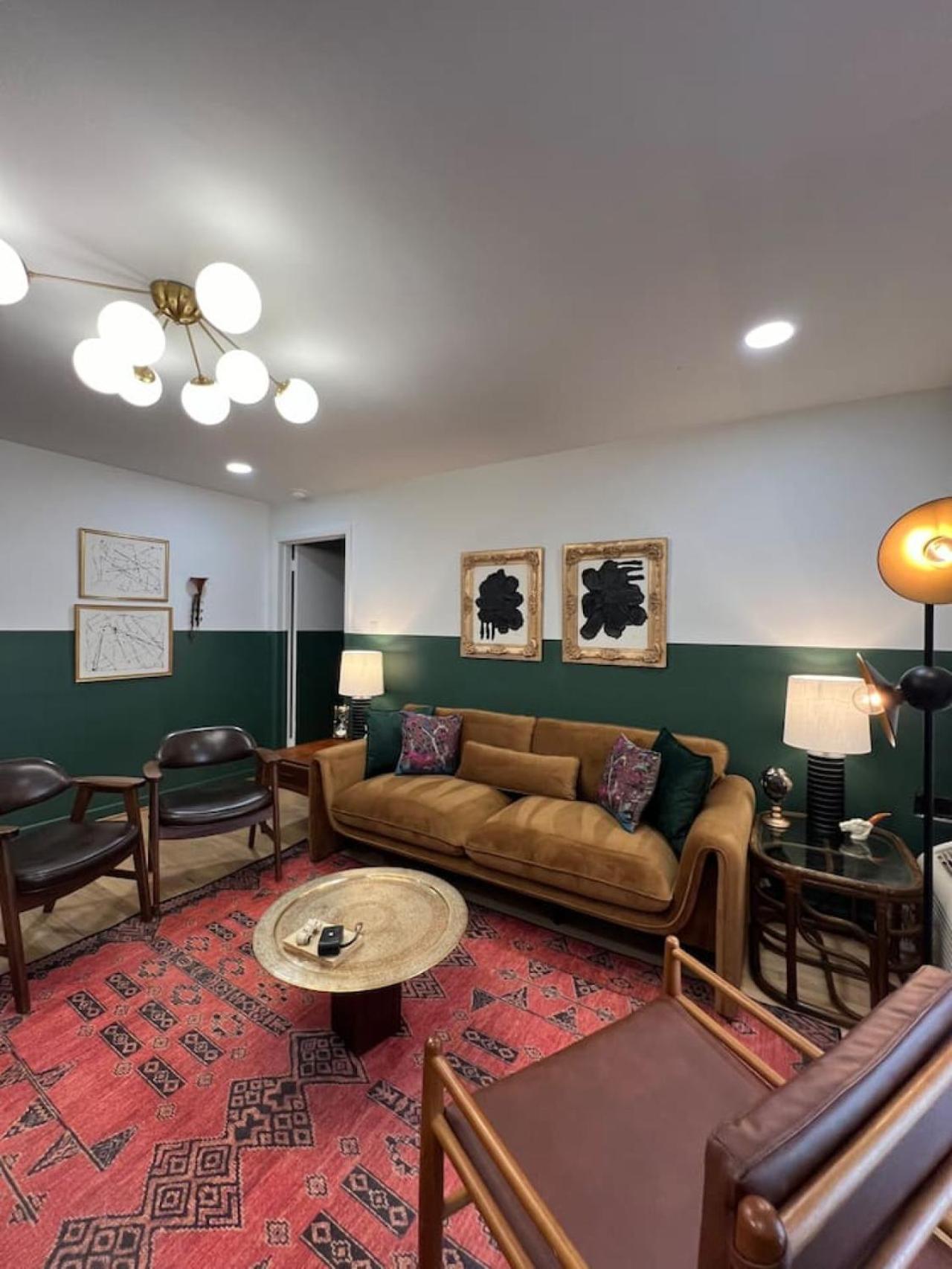 The Scholar With 1 King Apartment *